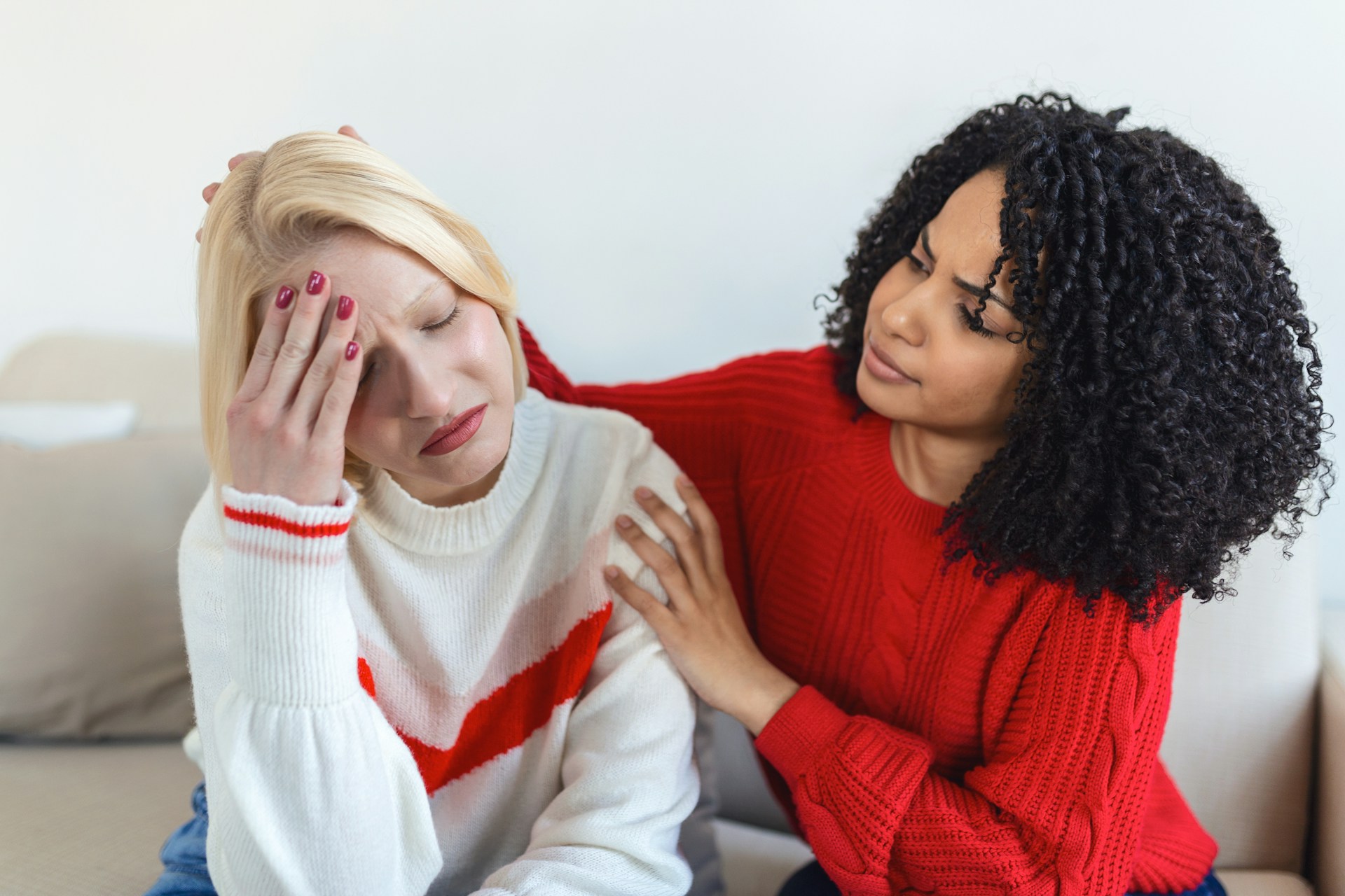 women consoles friend